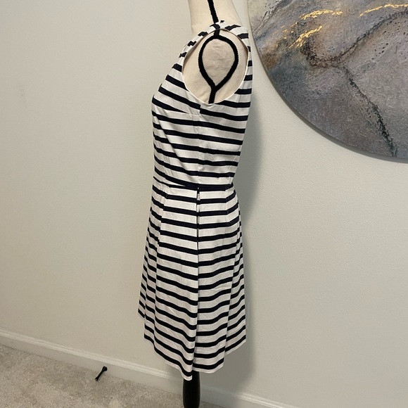 Gap classic dress size 2 - Picture 3 of 5